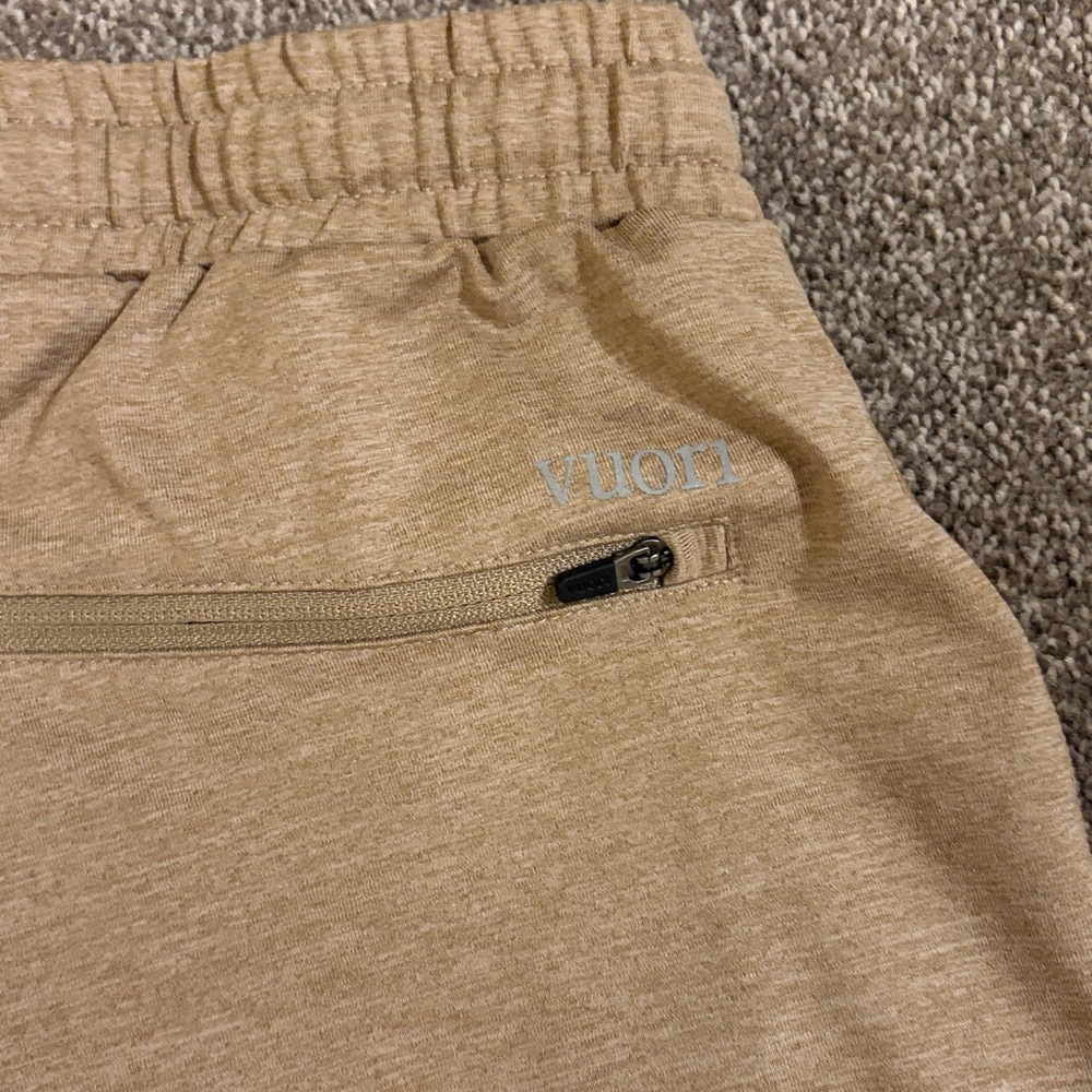 Vuori Men’s Sunday Performance Joggers - Picture 6 of 6